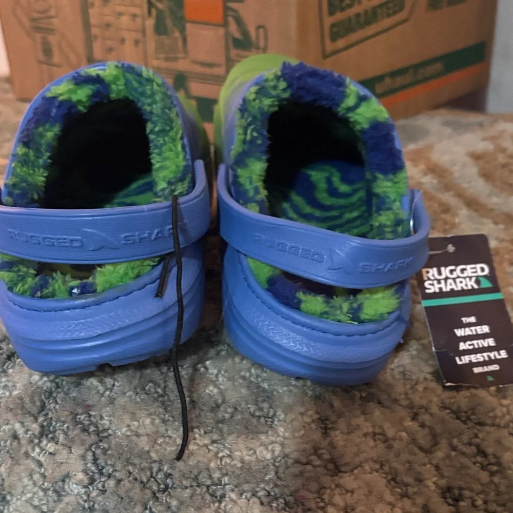 Vibrant Blue and Green Kids Slippers - Picture 2 of 4